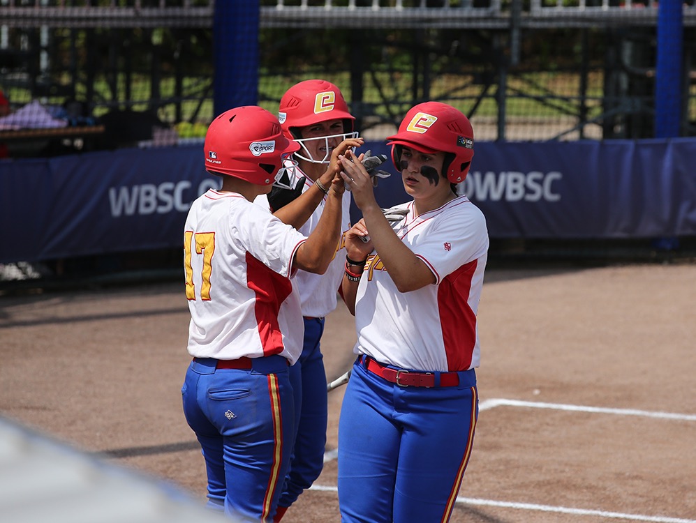 Spanish outfielder Uxua Modrego makes history with 4HR game for Texas