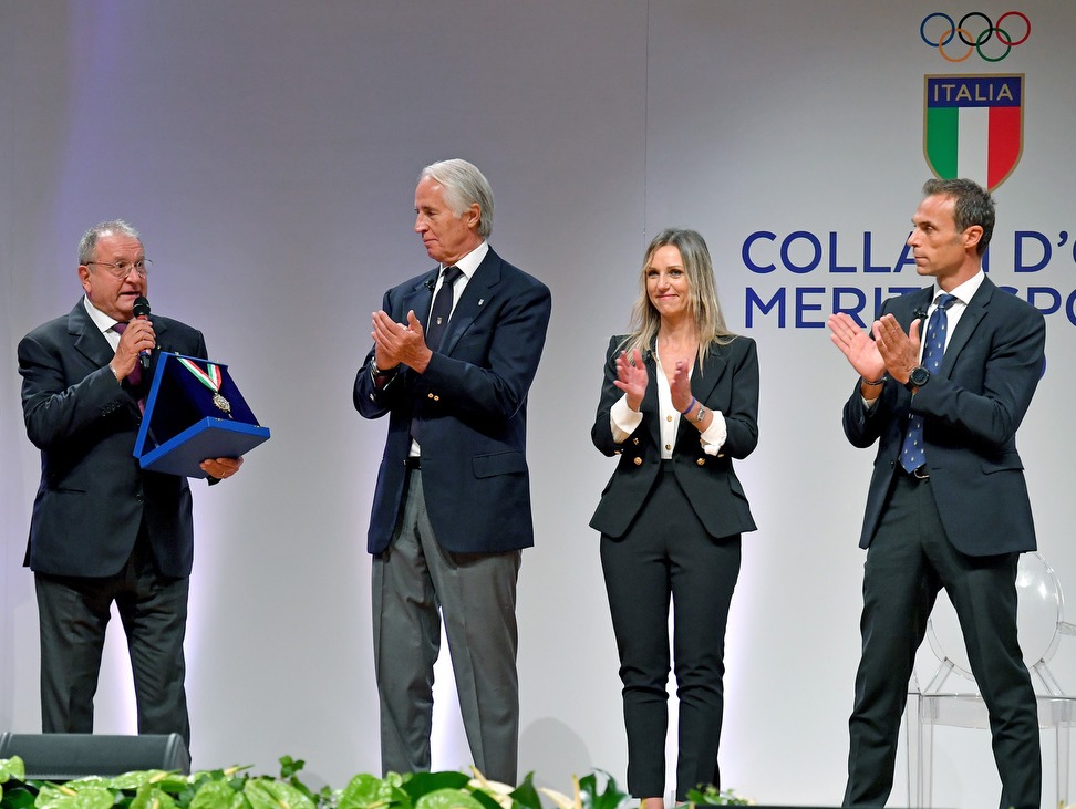 WBSCのリッカルドフラッカーリ会長がイタリアオリンピック委員会のゴールデンカラーを受賞