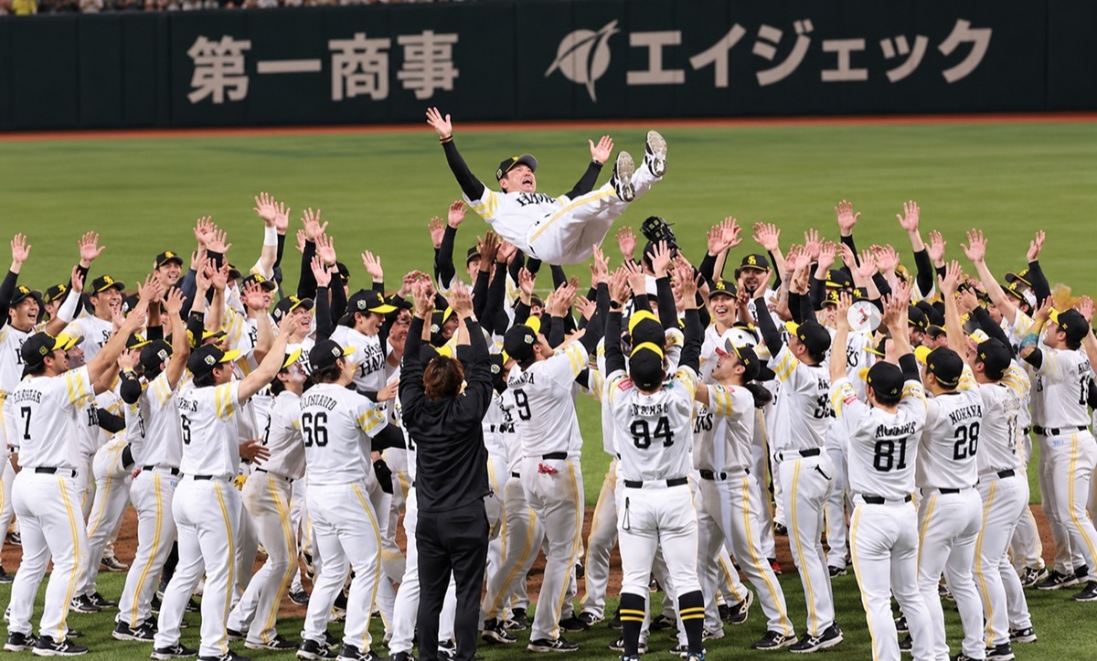 Fukuoka SoftBank Hawks Sweep Yokohama DeNA BayStars to Win 13th Japan Series Title