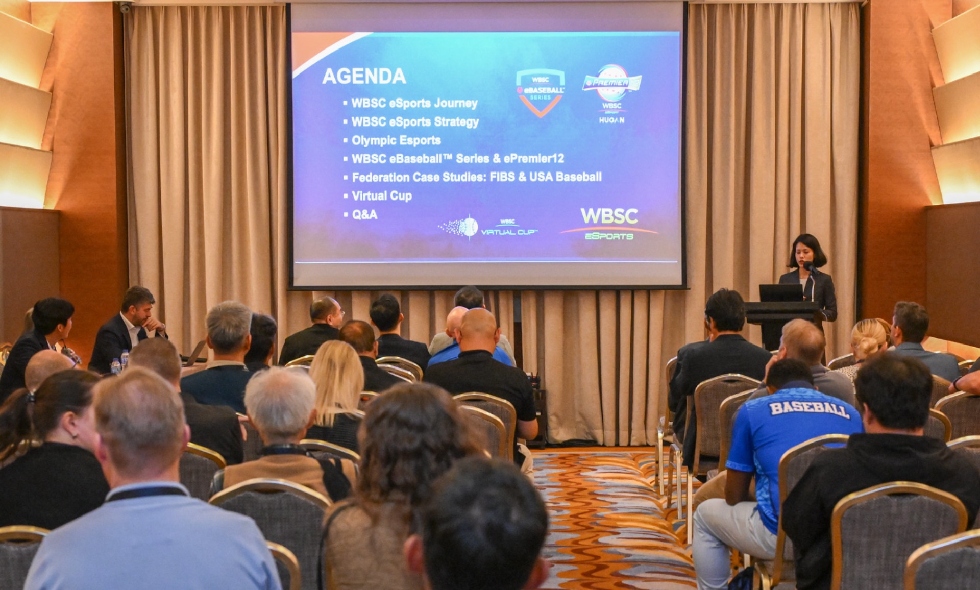 Importantes talleres  y reunión de la Junta Ejecutiva destacan el día inaugural del Congreso de la WBSC en Bangkok, Tailandia