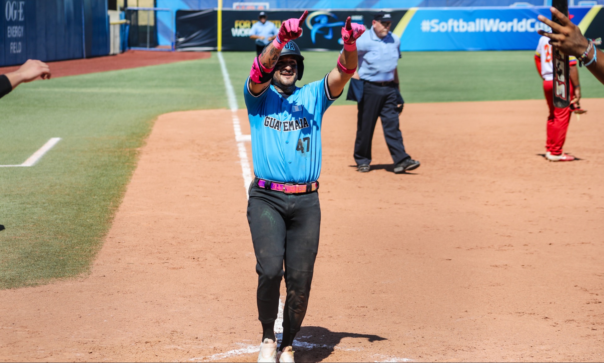 Nery del Cid y Dennis Hurtarte jonronean para enviar a Guatemala a superar a Colombia al Juego de Repechaje