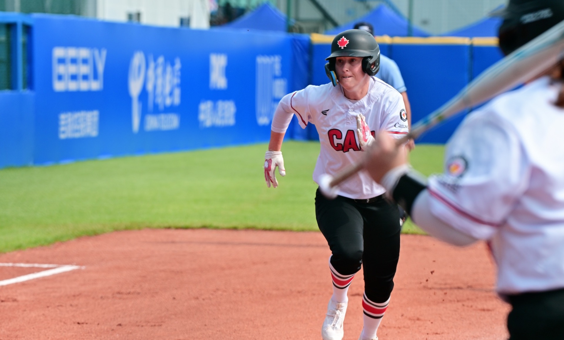 【値下げ中】1970年 女子 ソフトボール 世界大会 優勝 金 メダル 記念 日本が決勝でアメリカを下し、女子ソフトボール世界チャンピオン