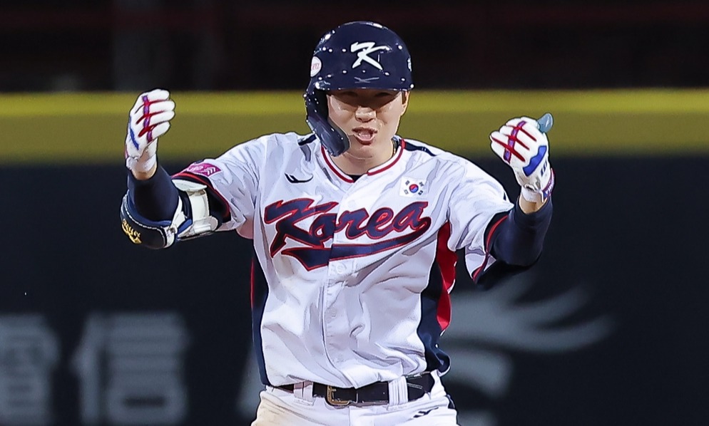 Unbelieveable comeback win against Dominican Republic keeps Korea 