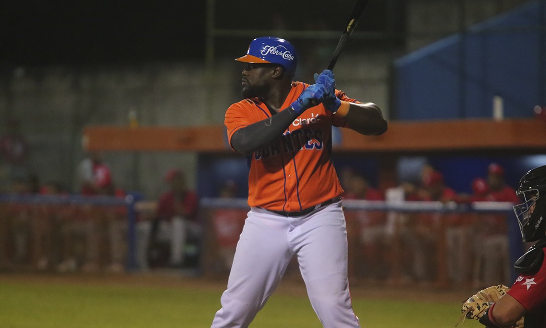 Gigantes noquean a los Leones