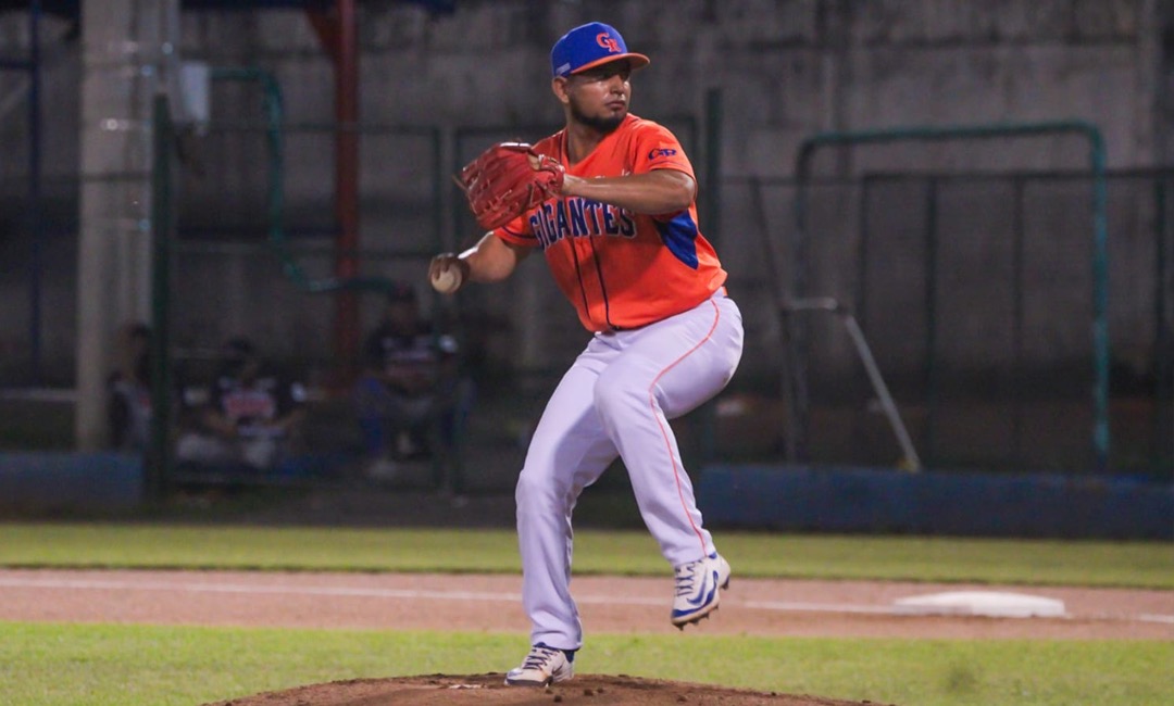 Ángel Obando tiró 6 innings sin hits y sin carreras ante el Bóer