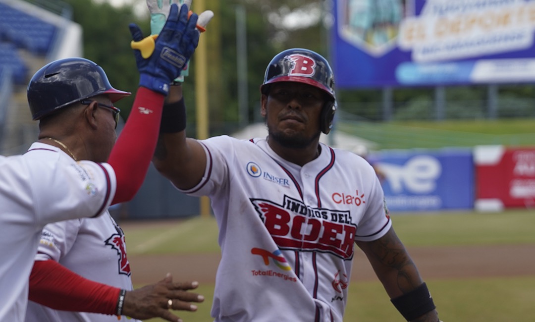 Bóer noquea y pone un pie en el Round Robin