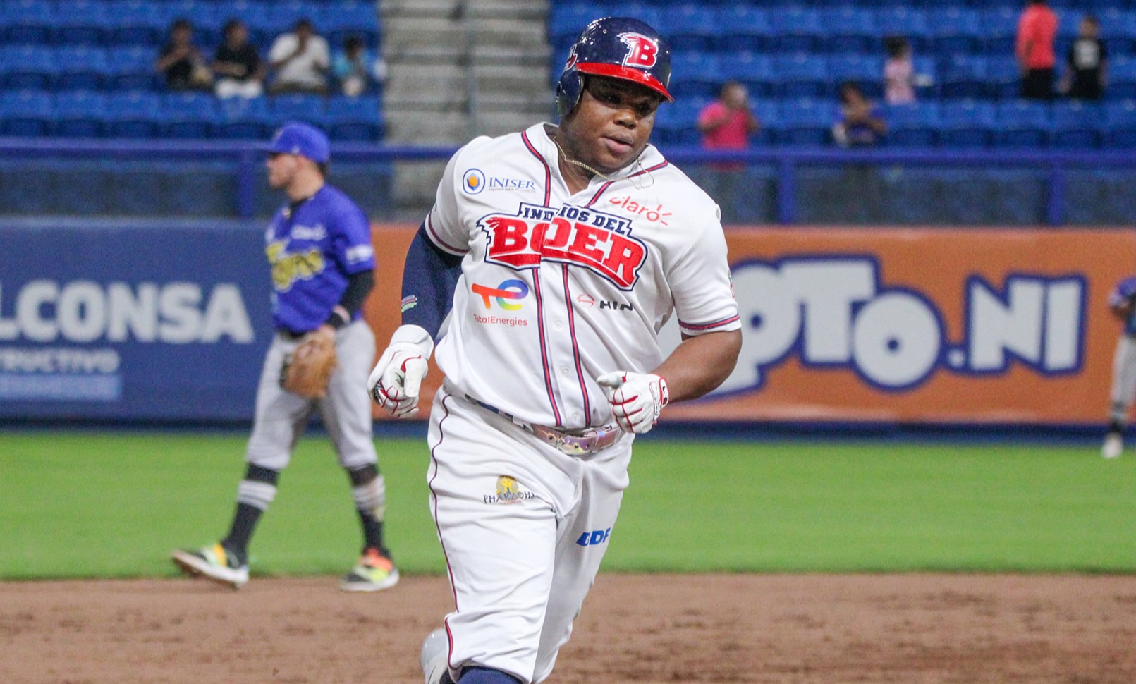 Rifaela dirige feroz contragolpe