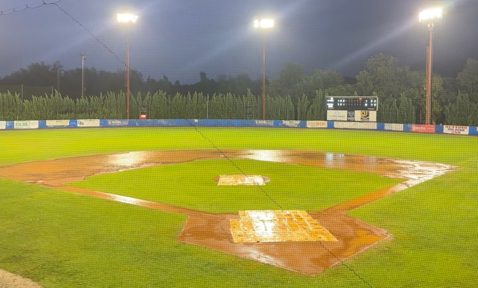 Semifinali Serie A Gold Baseball: la pioggia ferma gara5 a Bologna, con l'Unipol avanti sul San Marino. Si gioca Macerata-Parma
