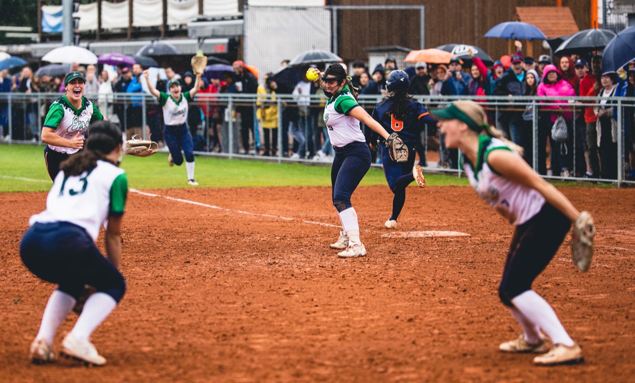 The Irish national squad seizes Bronze at the U18 Women's Softball