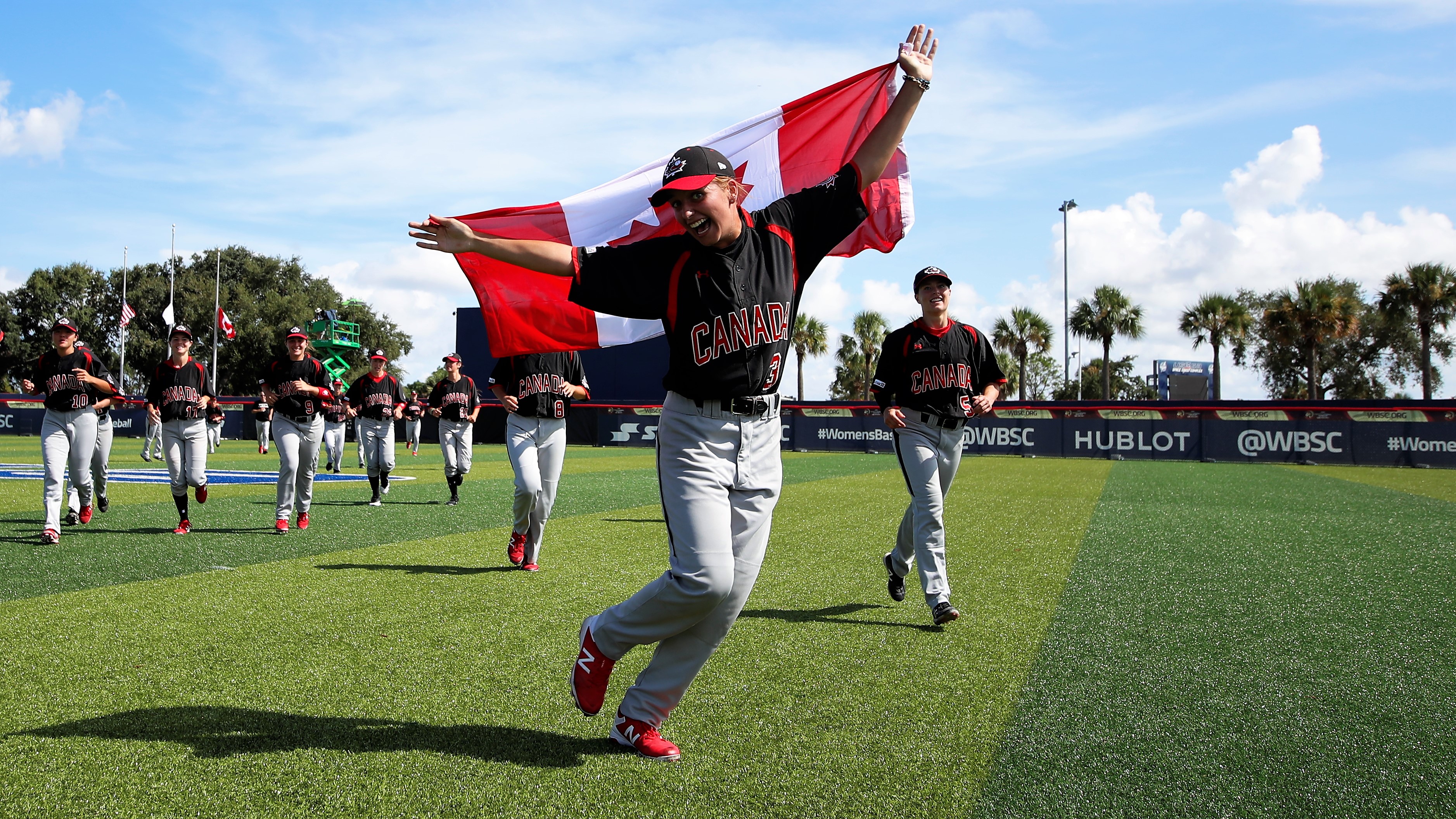 Canadá vence a EE.UU. en diez entradas y se lleva la medalla de bronce de la Copa Mundial de Béisbol Femenino