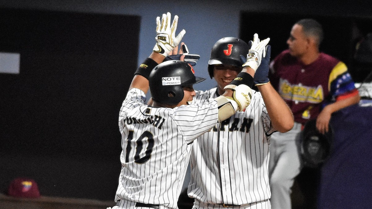 Un home-run de Kengo casse l&rsquo;égalité face au Venezuela et qualifie le Japon pour la finale