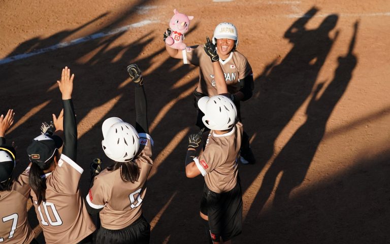 Aggressive running, solid hitting give Japan another win