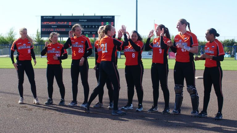 Le succès de la tournée féminine européenne démontre la globalité du sport et la parité des genres dans le baseball-softball