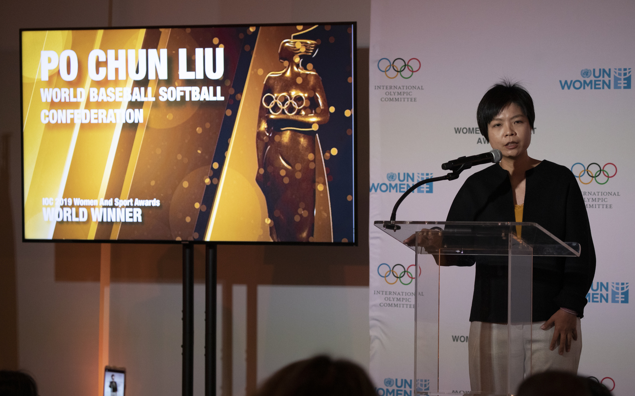 Po Chun Liu, umpire en Copas Mundiales de Béisbol de la WBSC, recibe el Premio Mujer y Deporte del COI