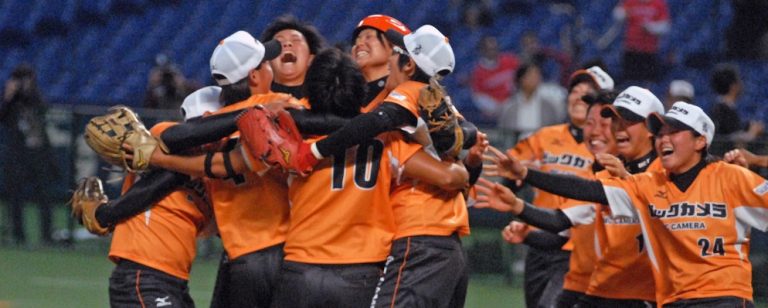 日本女子ソフトボールリーグ:ビックカメラ高崎が2015年度優勝を飾る