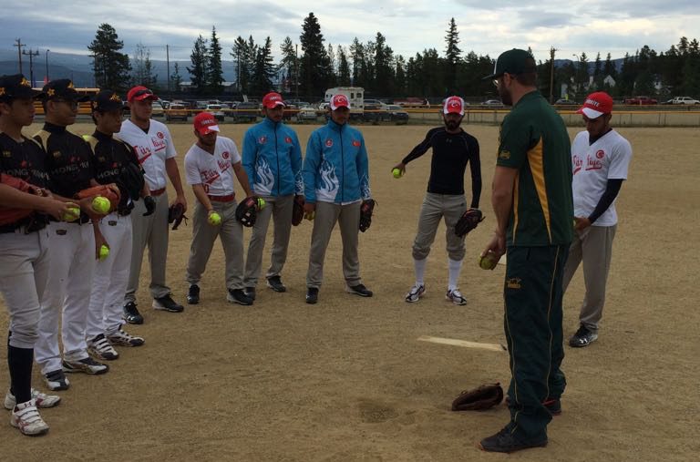 Australia’s Adam Folkard gives back as part of WBSC Softball High Performance clinic at Men’s